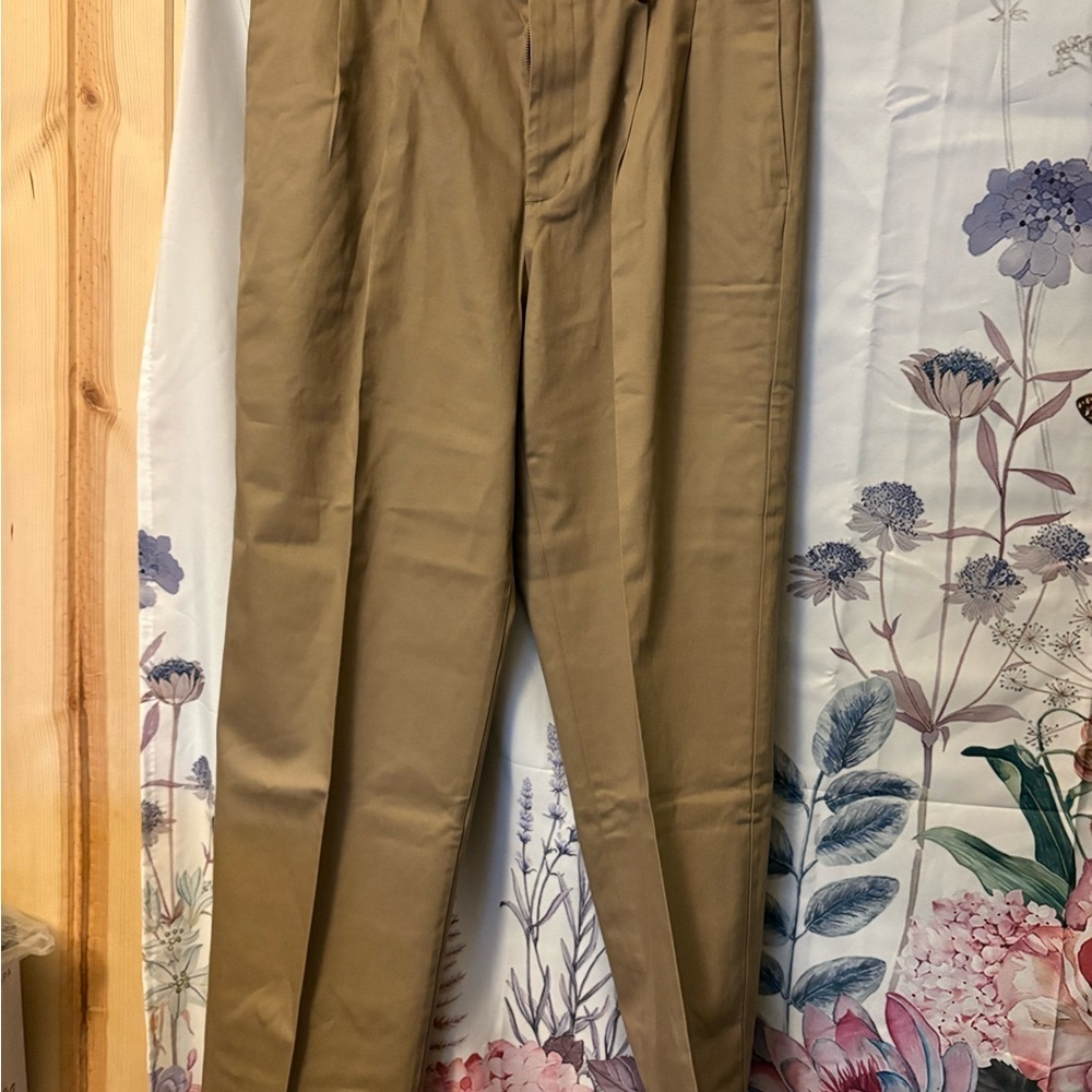 Dockers Men's Khaki Chinos 36x34 and 42x30, 38x30